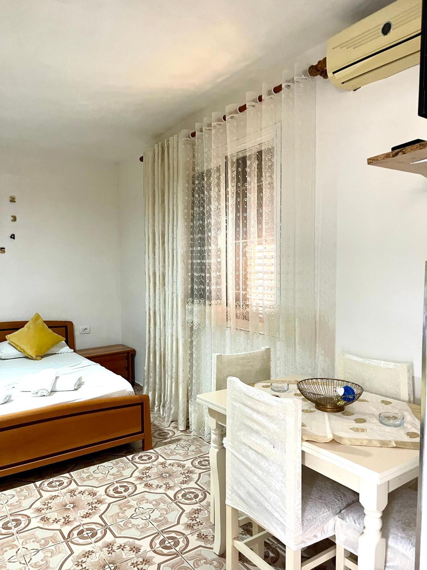 Guest House Dea Vlorë Esterno foto