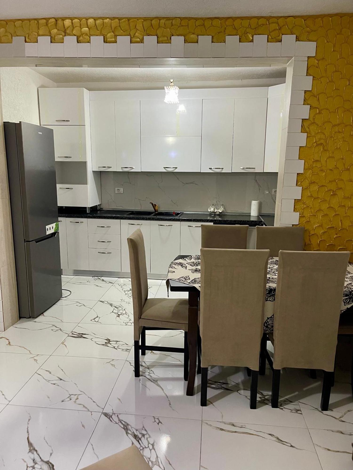 Guest House Dea Vlorë Esterno foto