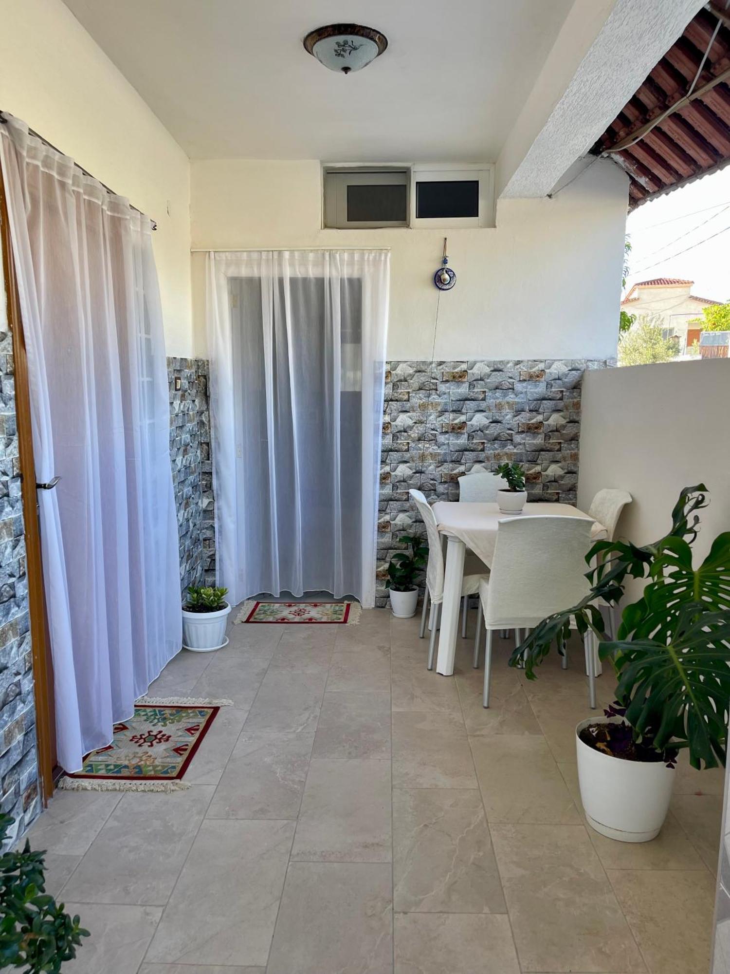Guest House Dea Vlorë Esterno foto