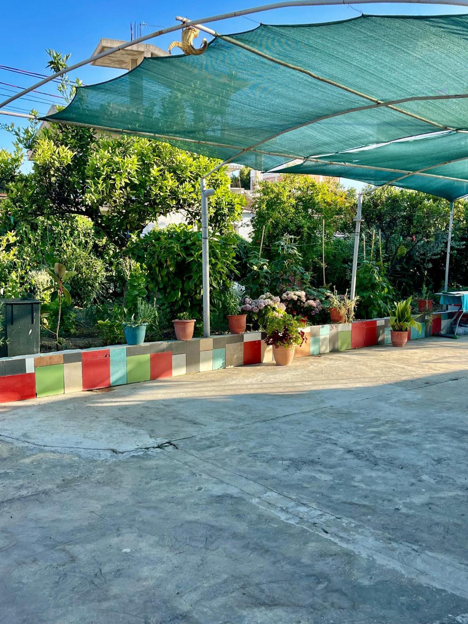 Guest House Dea Vlorë Esterno foto