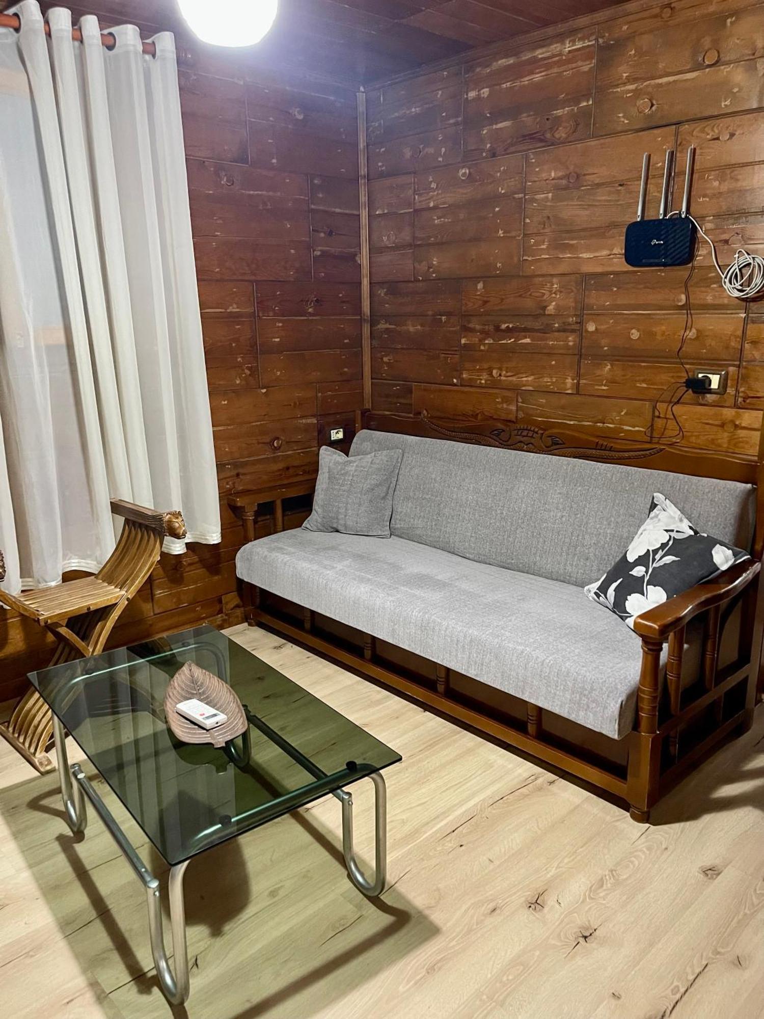 Guest House Dea Vlorë Esterno foto