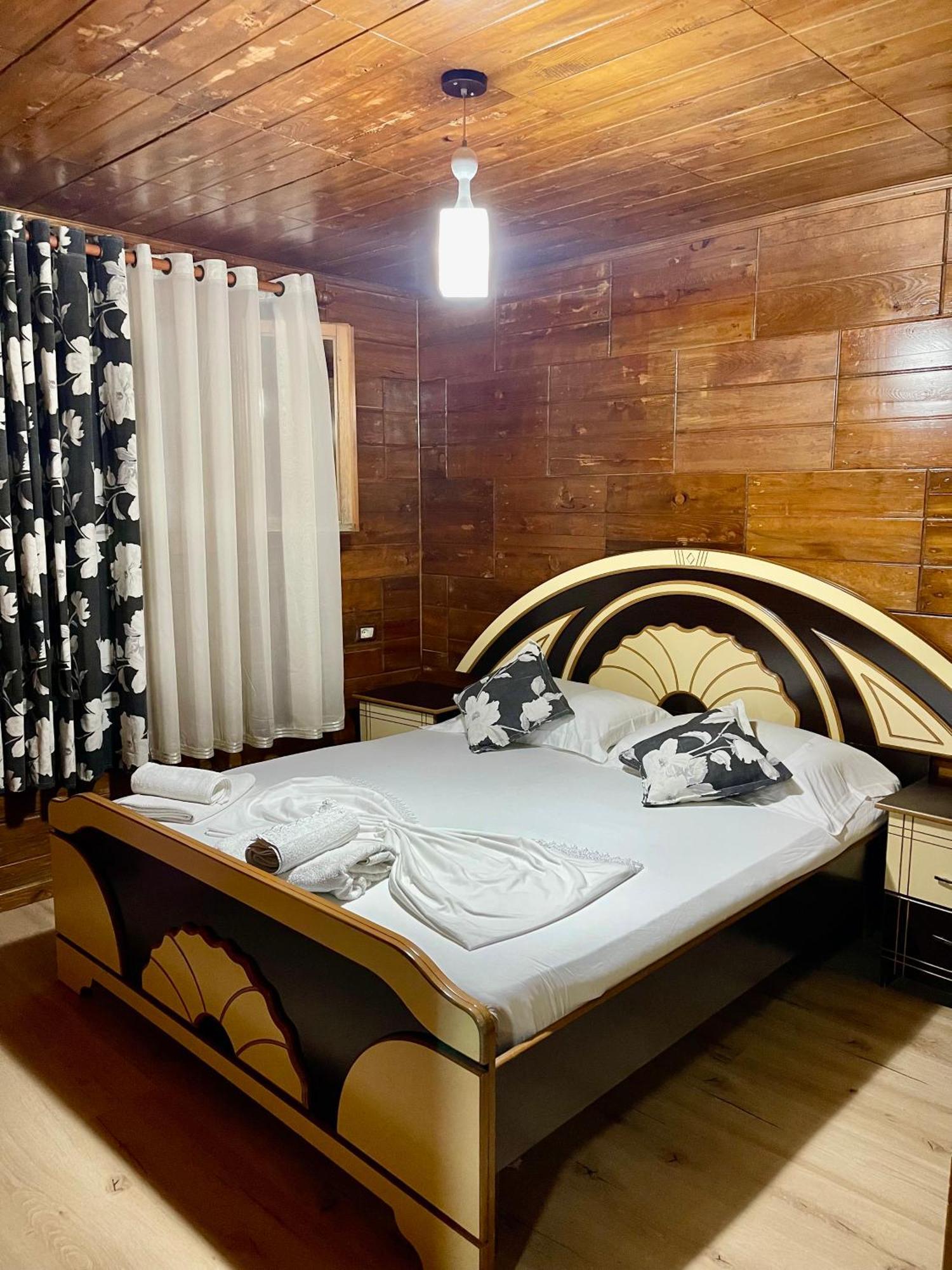 Guest House Dea Vlorë Esterno foto