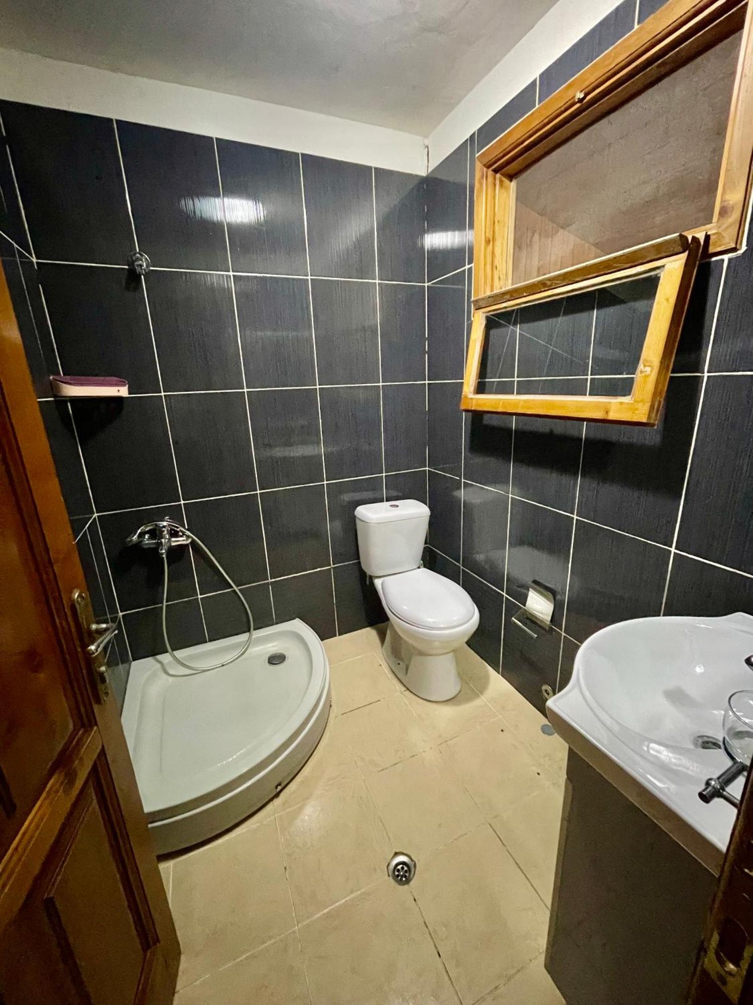 Guest House Dea Vlorë Esterno foto